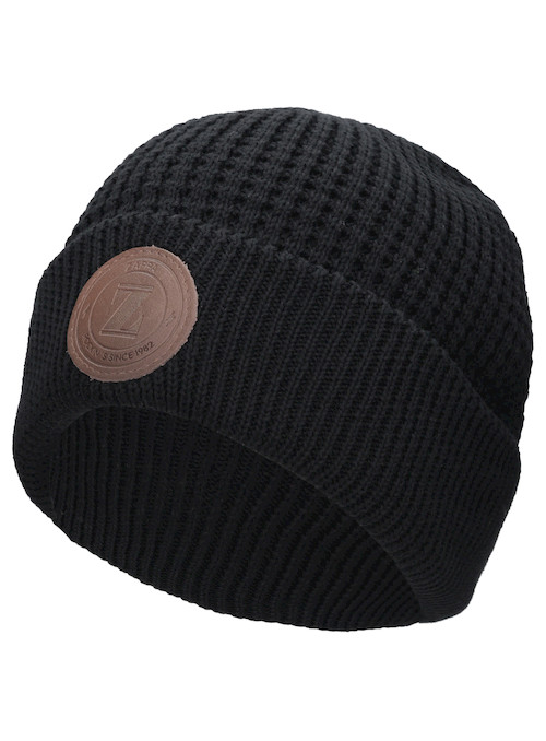 gorro negro mujer con diseño dinámico, ideal para complementar atuendos urbanos.