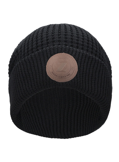 gorro negro mujer con diseño dinámico, ideal para complementar atuendos urbanos.