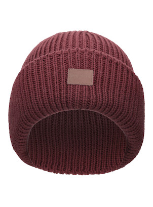 Beanie burdeos para mujer, diseño contemporáneo, perfecto para días fríos, tejido suave y elástico.