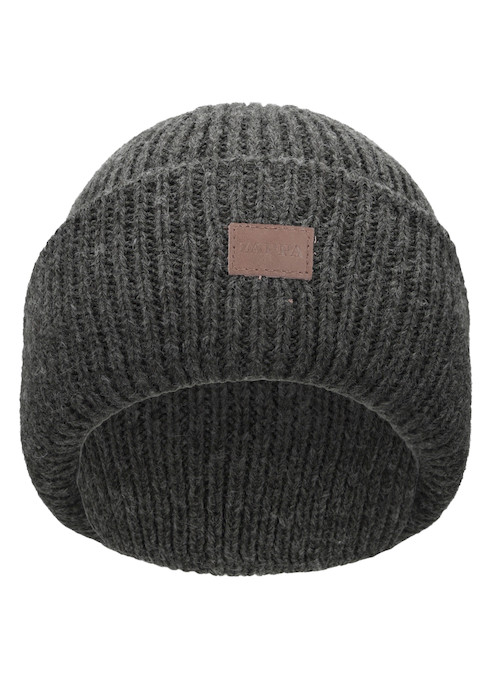 gorro gris mujer ideal para looks urbanos y casuales