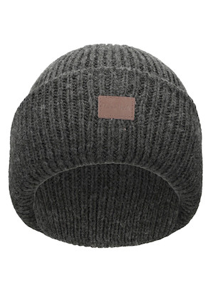 gorro gris mujer de punto con logo en cuero