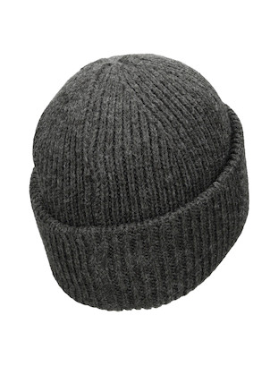 gorro gris mujer con diseño contemporáneo para días fríos