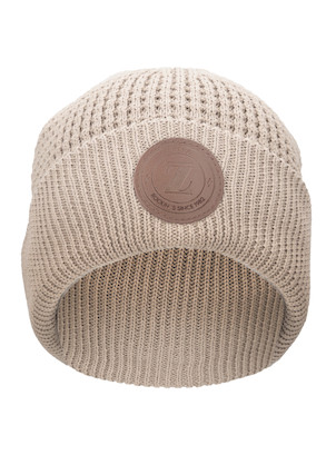 Gorro tejido beige de algodón para mujer, perfecto para días fríos y casuales.