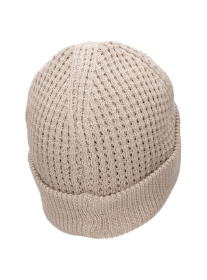 Gorro beanie de algodón beige para mujer, estilo cómodo, recomendado para paseos urbanos.